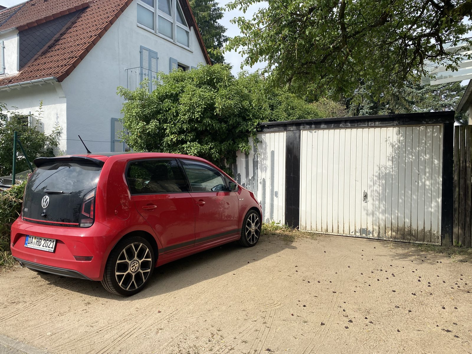 Freier Stellplatz in einer Einfahrt